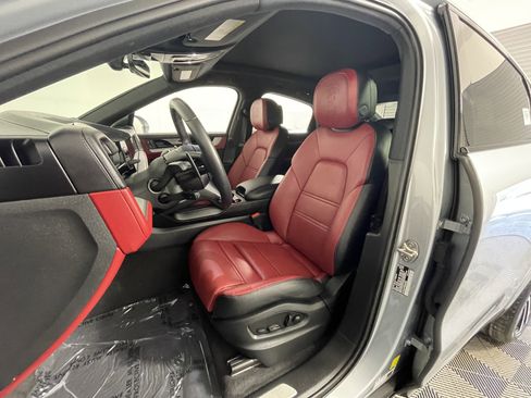 Used 2024 Porsche Cayenne Coupe image 5