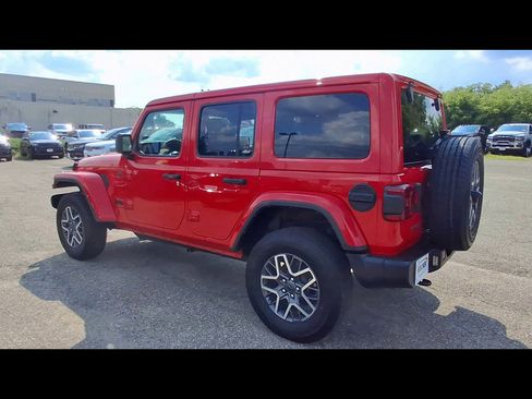 Certified 2025 Jeep Wrangler Unlimited Sahara AWD/4WD image 6