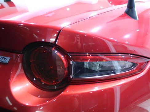 Used 2016 MAZDA MX-5 Miata Grand Touring RWD image 11