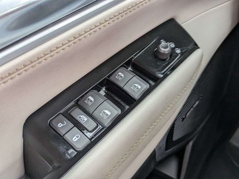 Used 2024 Jeep Wagoneer L Series III w/ Flexible Seating Group AWD/4WD image 27