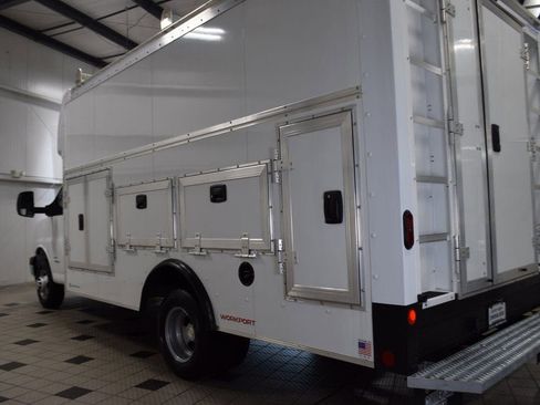 New 2025 Chevrolet Express 4500 w/ Power Convenience Package RWD image 3