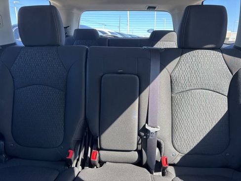 Used 2015 GMC Acadia SLE image 8