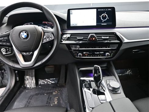 Used 2023 BMW 530i xDrive image 12