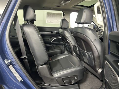 Certified 2025 Kia Telluride S image 43