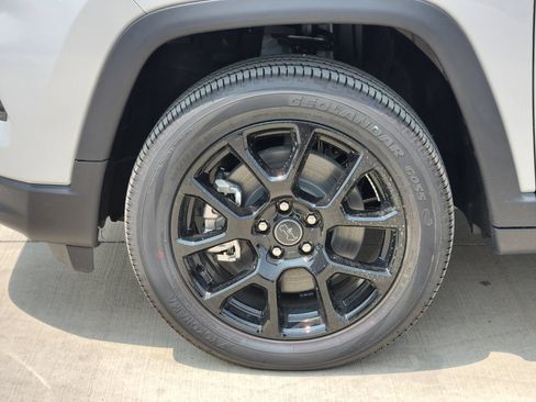New 2026 Jeep Compass Latitude AWD/4WD image 10