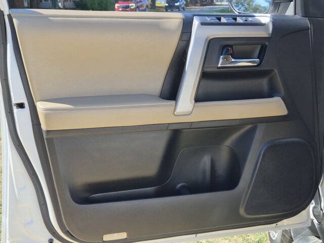 Used 2014 Toyota 4Runner SR5 RWD image 12