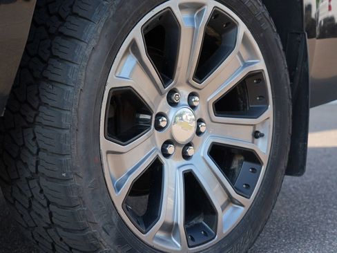 Used 2018 Chevrolet Suburban Premier AWD/4WD image 35