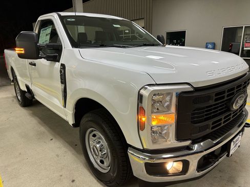 New 2026 Ford F250 XL w/ XL Chrome Package RWD image 8