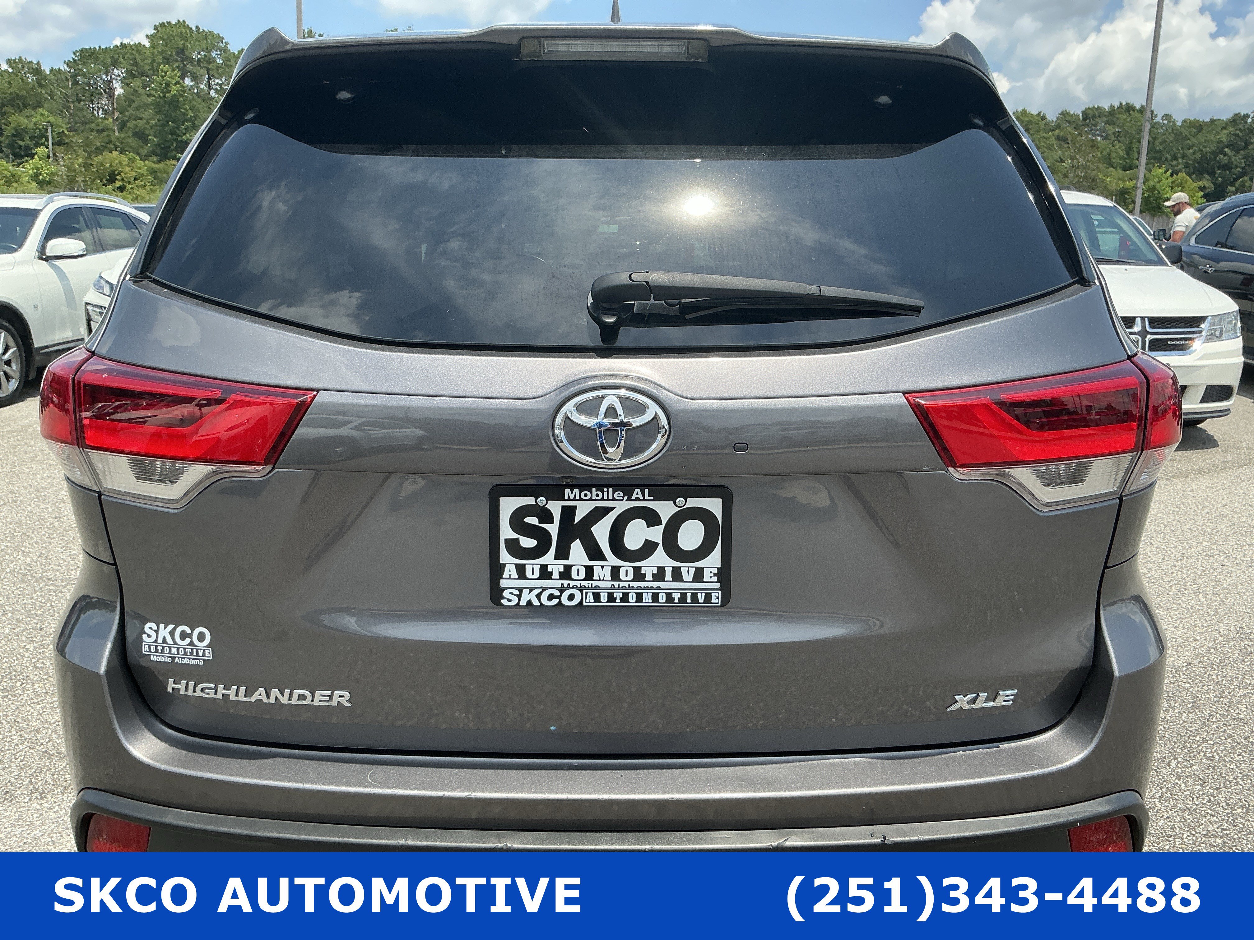 Used 2019 Toyota Highlander XLE FWD image 4