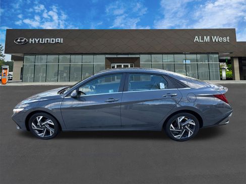 Used 2025 Hyundai Elantra SEL w/ Cargo Package image 8