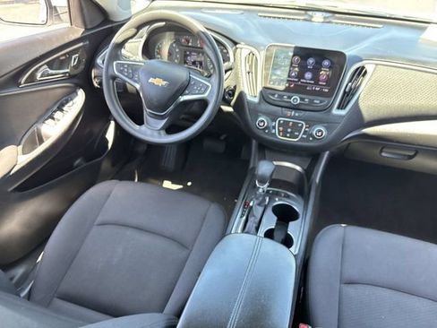 Used 2025 Chevrolet Malibu LT FWD image 14