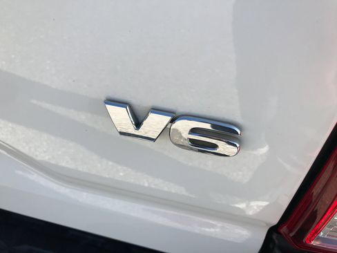 Used 2017 Toyota Tacoma TRD Off-Road image 9