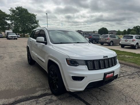 Used 2021 Jeep Grand Cherokee Laredo X AWD/4WD image 7