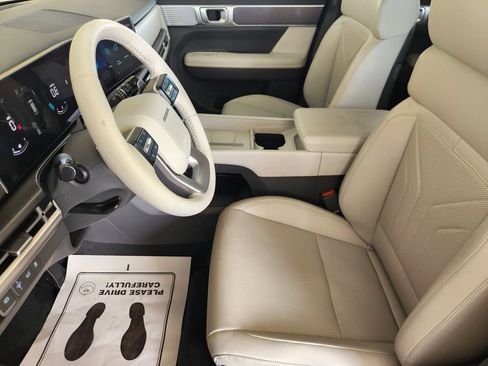Used 2025 Hyundai Santa Fe SEL FWD image 12