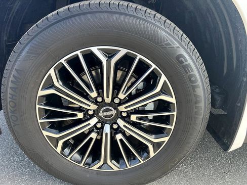 Certified 2025 Nissan Armada SL w/ Captain's Chari Seat Package image 9