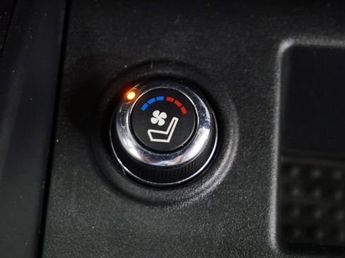 Used 2017 Nissan Titan Platinum Reserve AWD/4WD image 30