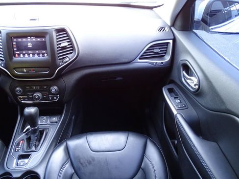 Used 2019 Jeep Cherokee Latitude Plus FWD image 23