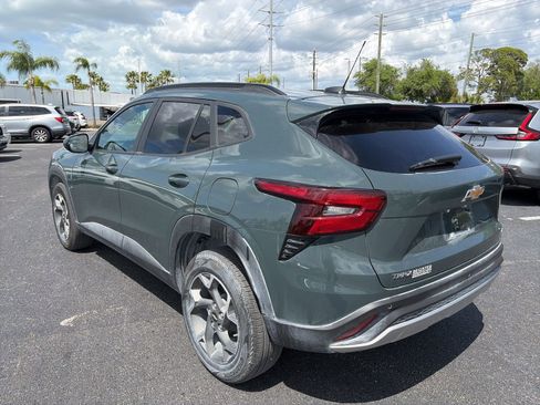 Used 2025 Chevrolet Trax LT w/ Driver Confidence Package image 5