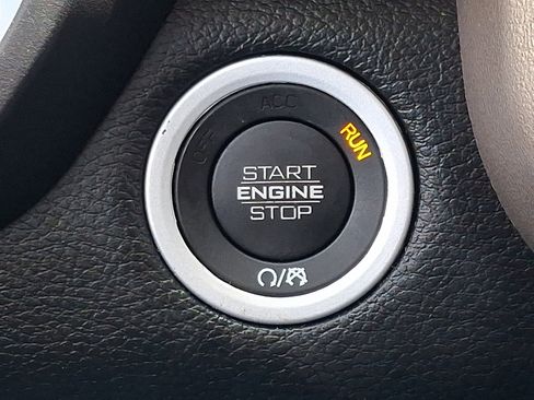 Used 2021 RAM 1500 Laramie AWD/4WD image 23
