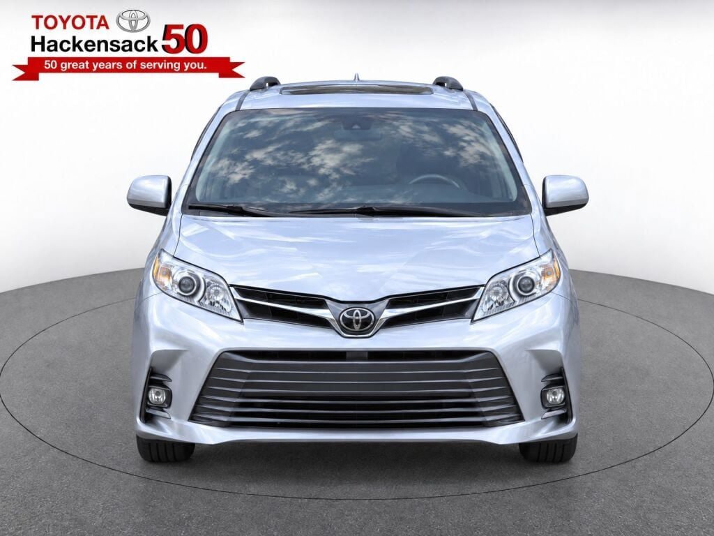 Used 2019 Toyota Sienna XLE w/ XLE Navigation Package AWD/4WD image 5