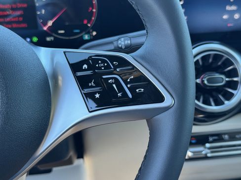 New 2026 Mercedes-Benz GLB 250 image 22