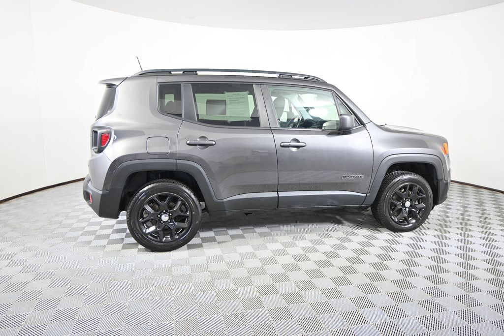 Used 2018 Jeep Renegade Latitude w/ Cold Weather Group AWD/4WD image 7