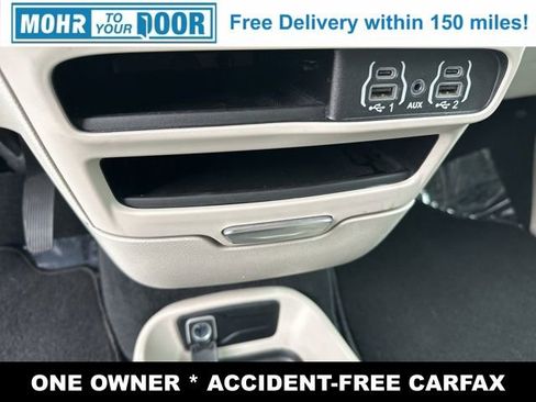 Used 2024 Chrysler Pacifica Touring-L image 18