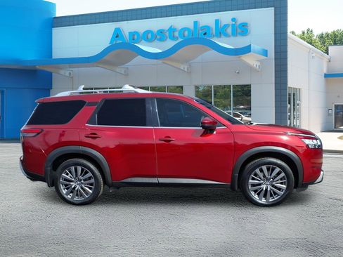 Used 2022 Nissan Pathfinder SL w/ SL Premium Package image 2