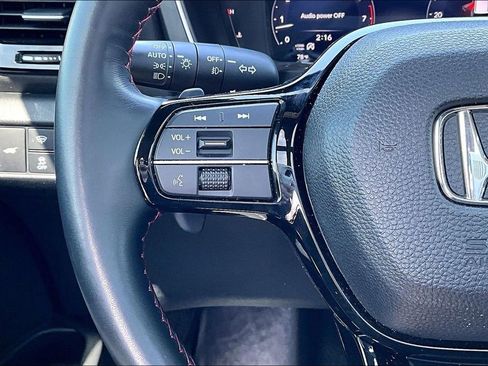 Used 2025 Honda Pilot Black Edition image 25