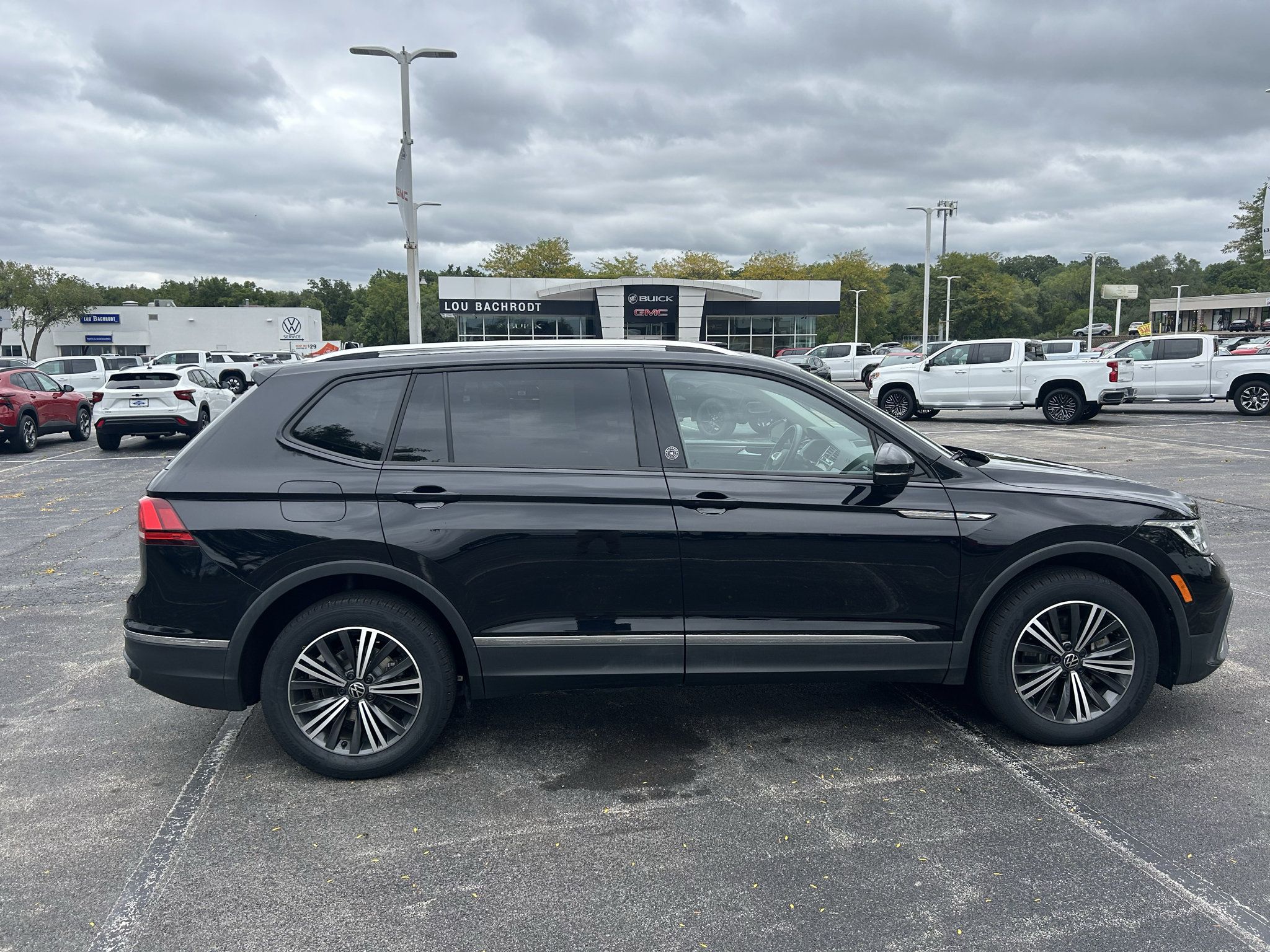 Used 2024 Volkswagen Tiguan Wolfsburg Edition AWD/4WD image 8