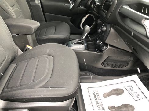 Used 2021 Jeep Renegade Latitude image 23