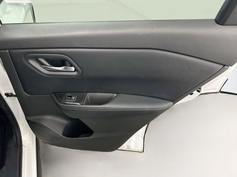 Used 2025 Nissan Rogue SV AWD/4WD image 31