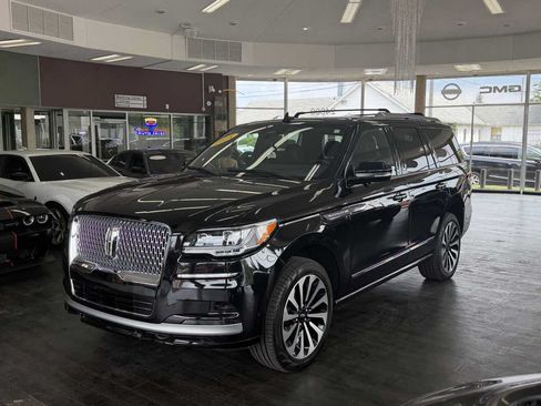 Used 2024 Lincoln Navigator Reserve AWD/4WD image 13