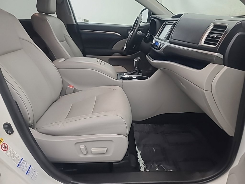 Used 2018 Toyota Highlander Limited Platinum AWD/4WD image 15
