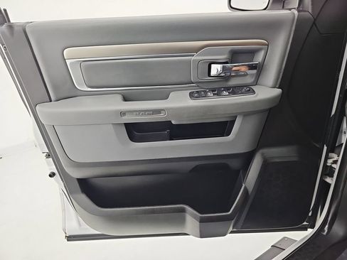 Used 2019 RAM 1500 Classic SLT RWD image 32