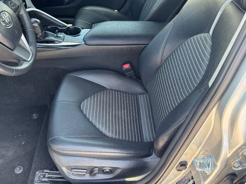 Used 2018 Toyota Camry SE FWD image 16