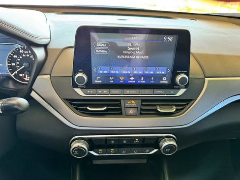 Used 2025 Nissan Altima 2.5 SR FWD image 13