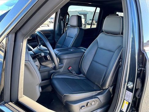 Used 2021 Chevrolet Suburban Premier w/ Premium Package image 10