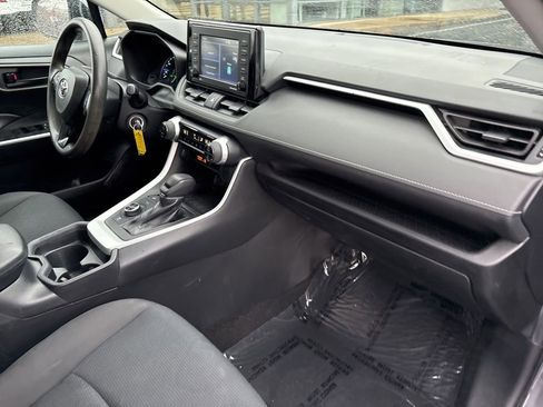 Used 2020 Toyota RAV4 LE image 20