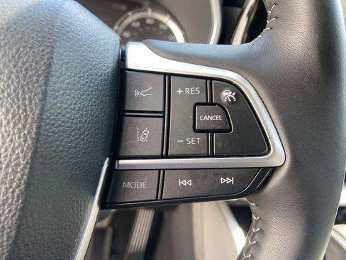 Used 2025 Toyota Highlander XLE AWD/4WD image 34