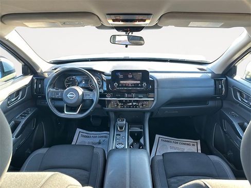 Used 2024 Nissan Pathfinder SV image 10