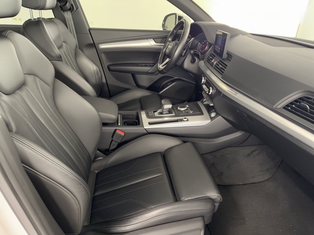 Used 2020 Audi Q5 2.0T Premium w/ Titanium Sport Package AWD/4WD image 29
