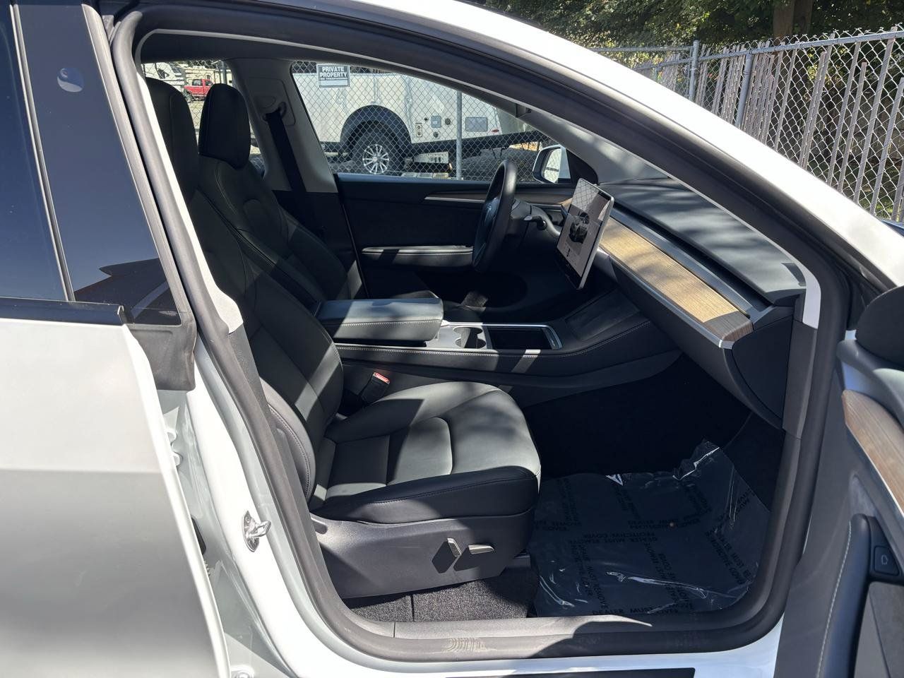 Used 2024 Tesla Model Y Long Range AWD/4WD image 23