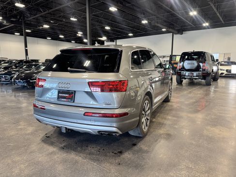 Used 2017 Audi Q7 3.0T Prestige image 3