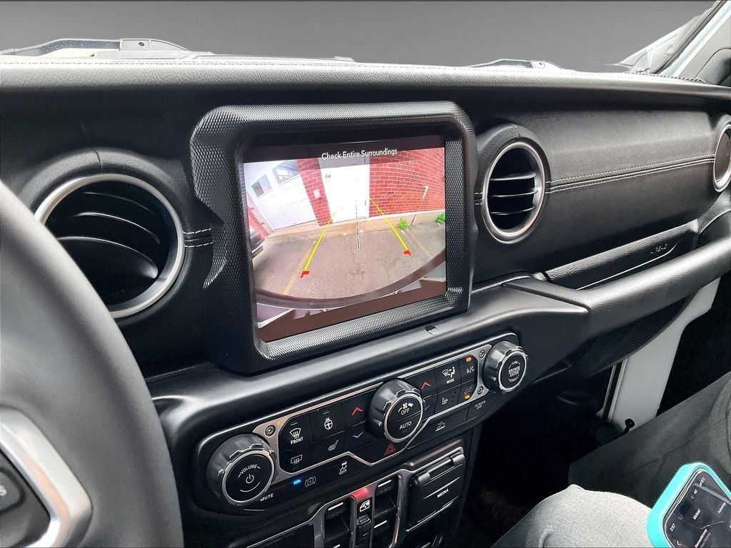 Used 2023 Jeep Wrangler Unlimited Sahara w/ Cold Weather Group AWD/4WD image 19