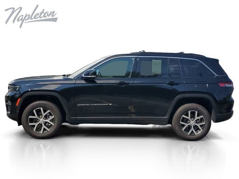 Used 2024 Jeep Grand Cherokee Limited AWD/4WD image 2