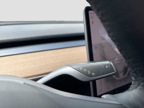 Used 2021 Tesla Model Y Long Range AWD/4WD image 17