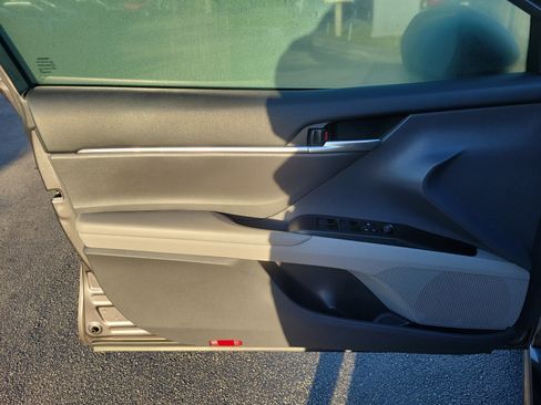 Used 2023 Toyota Camry SE image 13