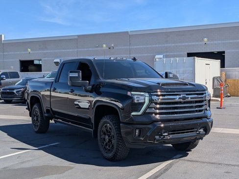 Used 2024 Chevrolet Silverado 2500 High Country w/ High Country Premium Package image 3
