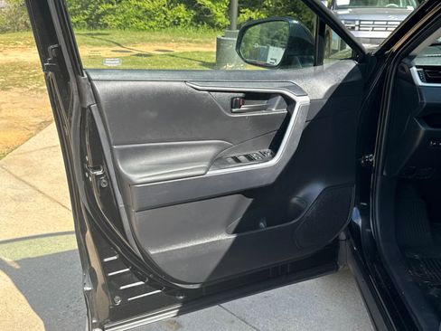 Used 2025 Toyota RAV4 LE AWD/4WD image 10